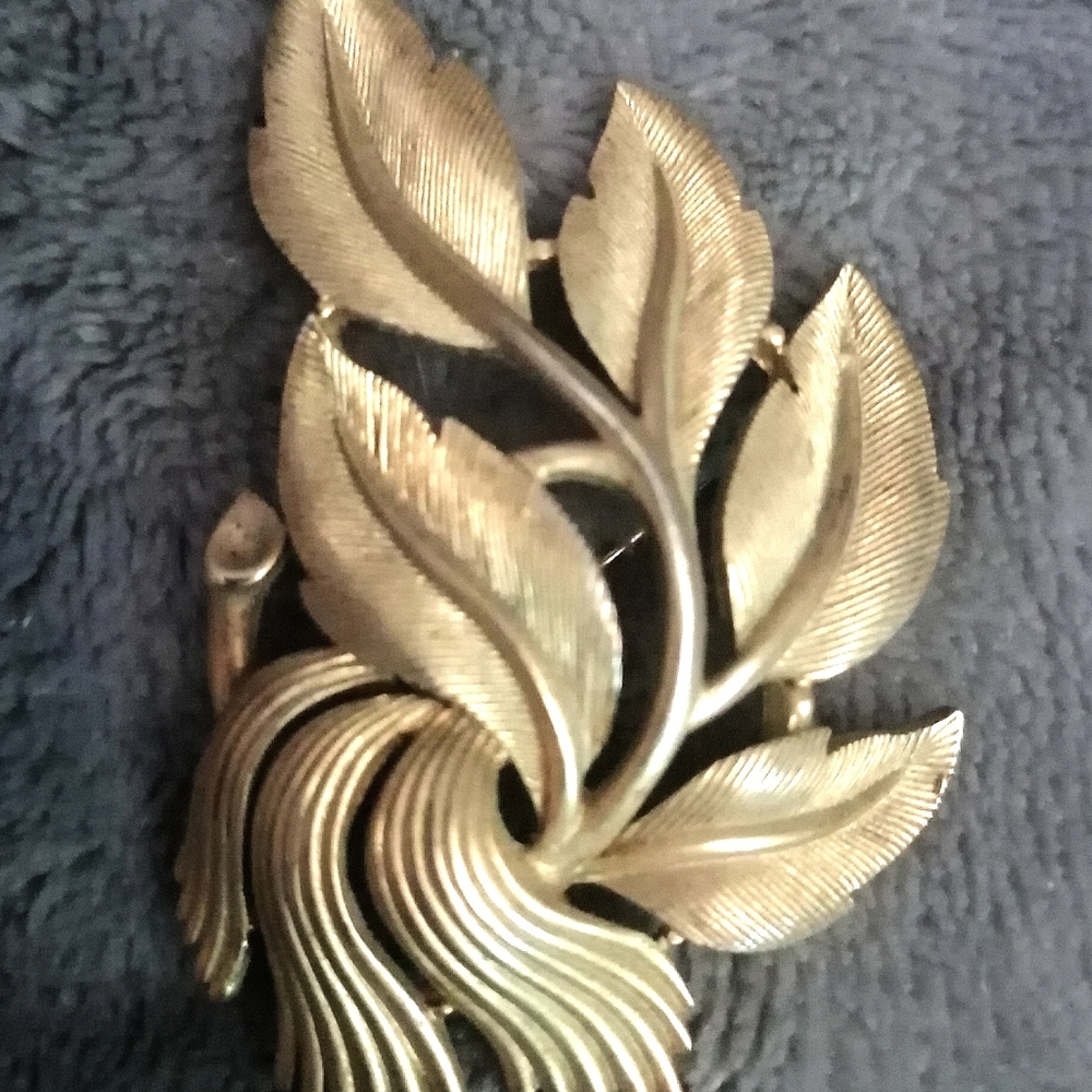 Trifari (signed) Vintage Brooch - PRICE DROP